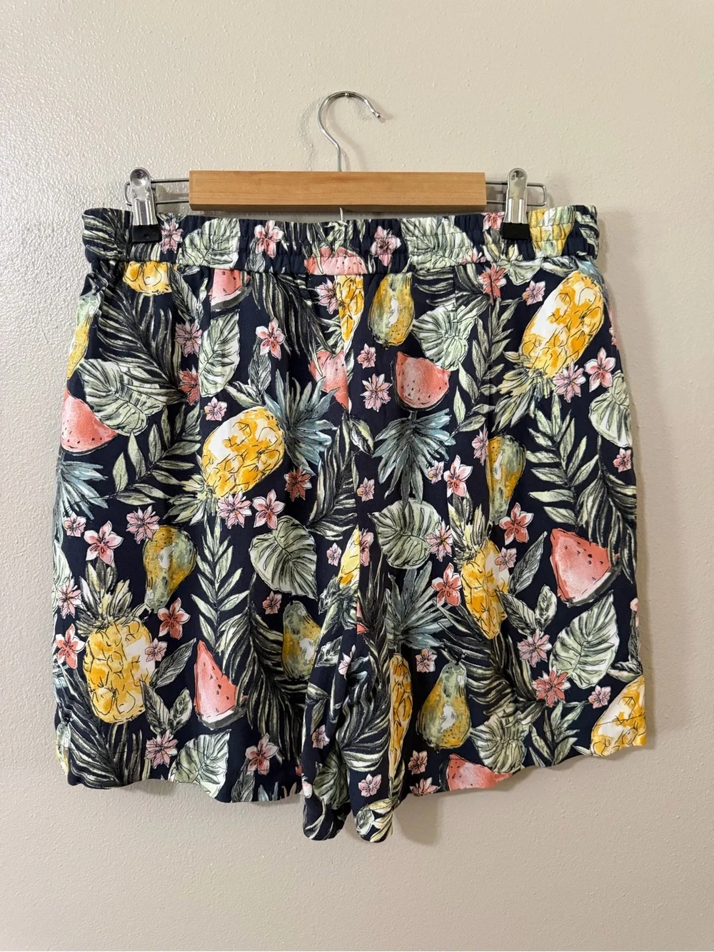 J. Jill‎ | Tropical Pineapple Print Drawstring Waist Relaxed Fit Shorts